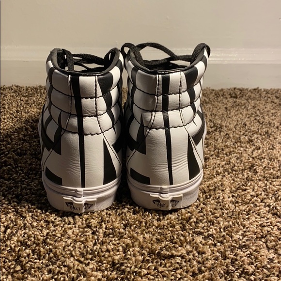 Vans - Picture 2 of 5